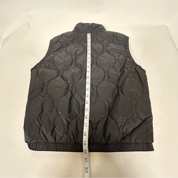 2 for$15 Old Navy Cropped Quilted Girl’s Vest - Picture 12 of 12
